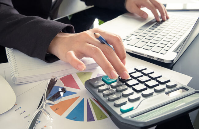 Ahorra tiempo en tareas administrativas como contabilidad, gestión de RRHH o cumplir con la legislación