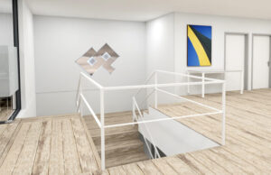 Rellano de la escalera con barandilla blanca, espejos decorativos y cuadro azul y amarillo