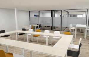 Sala de formación en U vista hacia las salas acristaladas del fondo