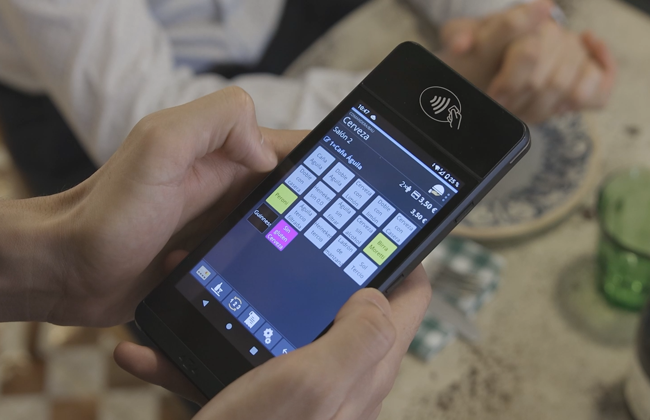 ¿Te imaginas realizar la comanda, enviarla a la cocina y cobrar al cliente desde un mismo terminal? 1 Ágora Payments es un sistema de gestión de pagos integrado