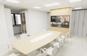 Render de sala de reuniones con mesa clara, sillas blancas y pantalla sobre panel de listones