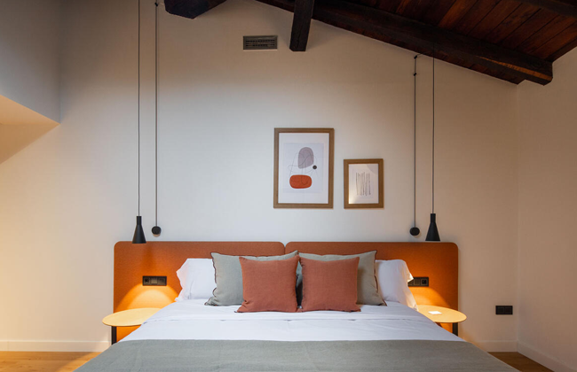 Descubre por qué la madera natural es el mejor aliado para diseñar entornos empresariales con personalidad propia