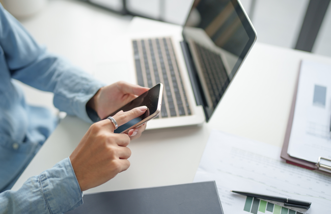 La AEPD sanciona con 80.000 € a una empresa por obligar a utilizar el móvil personal de sus trabajadores Logic Soluciones Software - Consultoría de Software | Home